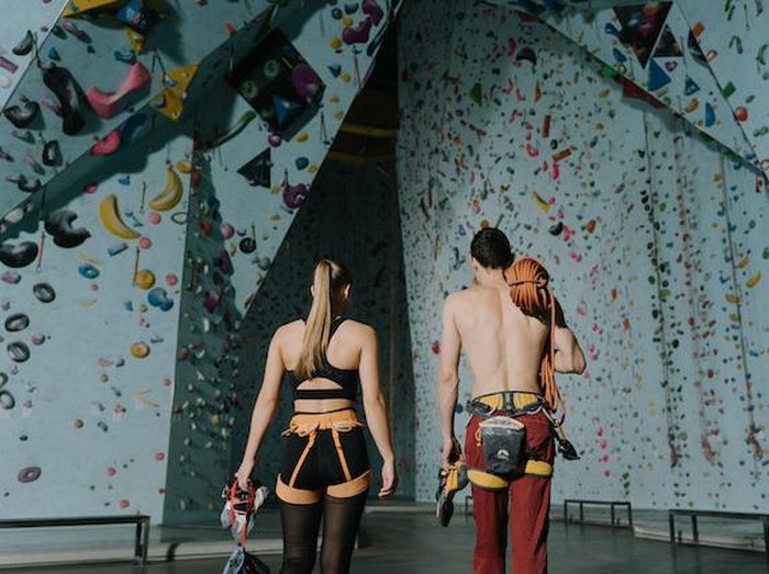 Ilustrasi olahraga panjat tebing dapat menurunkan berat badan / Foto: Pexels.com / Cottonbro Studio
