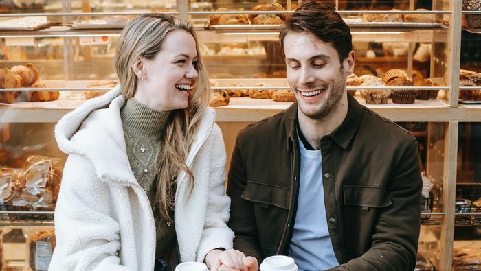 Gemini selalu menceritakan apa pun yang ada di pikirannya, terlebih pada orang yang dekat dengannya/Foto: pexels.com/katerina-holmes