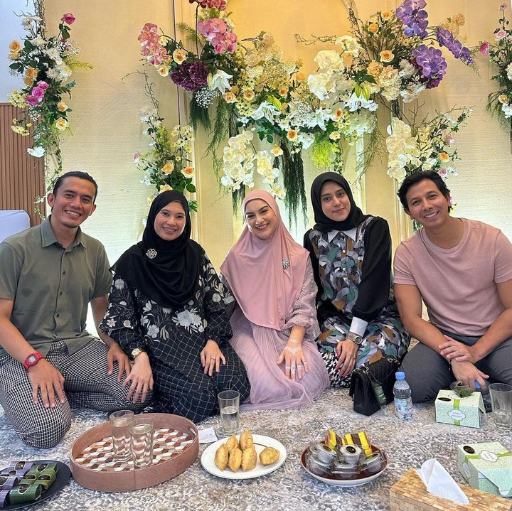 <p>Posting-an ini sontak menuai banyak reaksi dari netizen. Melalui kolom komentar, Irish Bella mendapat banyak dukungan, Bunda. "<em>Masya Allah</em> mommy Irish Bella sudah cantik pemikiran nya dewasa semua rumah tangga punya jalan hidup berbeda beda betul serahkan saja pada Allah yang Maha segalanya," ujar akun @sri****. (Foto: Instagram @_irishbella_)</p>