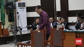 Pengacara & Wartawan Dibatasi Saat Luhut Jadi Saksi Sidang Haris-Fatia