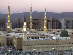 Wisata Belanja Sambil Wakaf Quran di Madinah