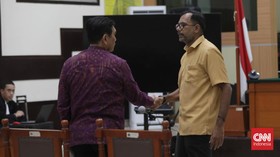 Haris Azhar Usai Salaman dengan Luhut: Saya Tidak Ada Masalah Pribadi