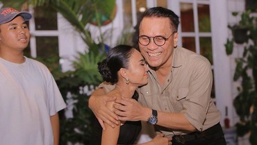 img-title Rayakan Ultah ke-51, Yuni Shara Dipeluk Hangat Eks Suami ke-2