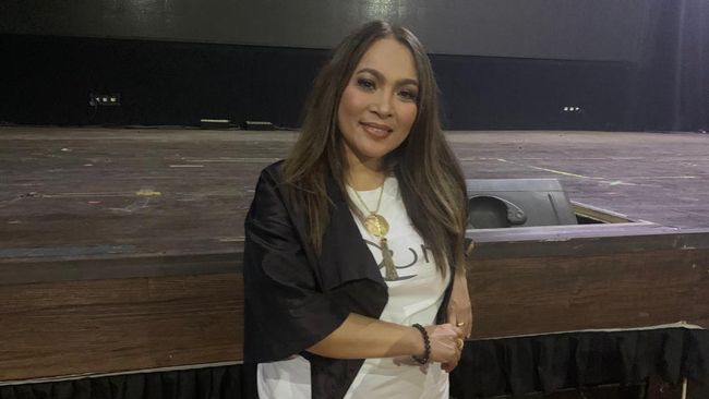 Kronologi masalah izin penggunaan lagu yang buat Rieka Roslan somasi dan larang keras The Groove melakukan itu.