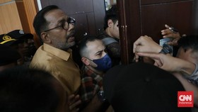 FOTO: Sidang Kesaksian Luhut Diwarnai Cekcok Hakim Vs Haris