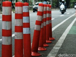 Bendera Partai Berjejer di Stick Cone Jl Rasuna Said, Bawaslu Minta Ditindak