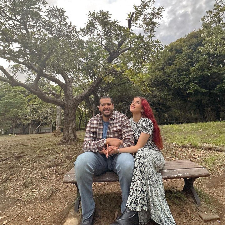 <p>Enggak hanya menunjukkan potret bersama Si Kecil, Tasya Farasya juga memamerkan momen kemesraan dengan sang suami, Ahmad Assegaf. "foto ma cogan dulu," tulisnya. (Foto: @tasyafarasya)<br /><br /><br /></p>