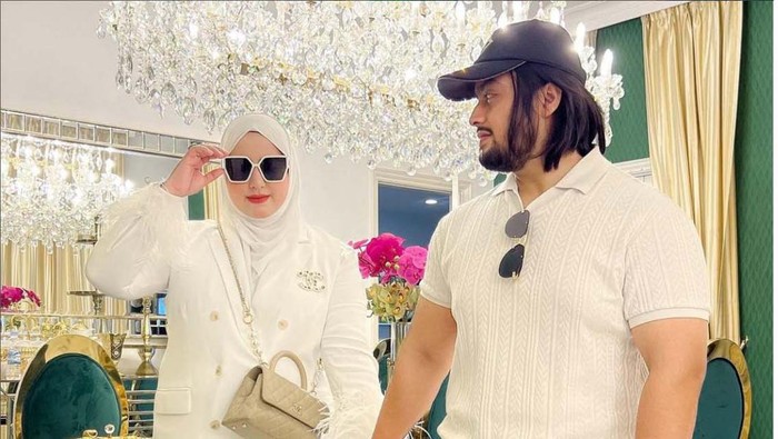 Tasyi Atahsyia dan suami Syech Zaki
