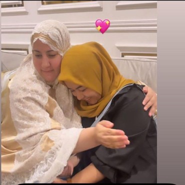 Dituding Tak Bayar Gaji, 7 Potret Tasyi Athasyia Temui Eks Karyawan Jadi Sorotan