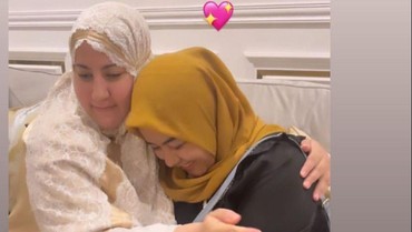 img-title Dituding Tak Bayar Gaji, 7 Potret Tasyi Athasyia Temui Eks Karyawan Jadi Sorotan