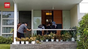 VIDEO: KPK Sita 3 Mobil Mewah dan Elektronik Andhi Pramono di Batam