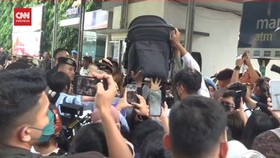 VIDEO: Ricuh Warnai Sidang Pencemaran Nama Baik Luhut di PN Jaktim