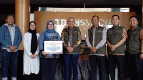 Bulog Salurkan Bantuan Sembako Melalui CT ARSA Foundation