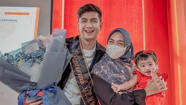 Ditemani Ria Ricis, Nama Asli Teuku Ryan Terungkap Saat Wisuda