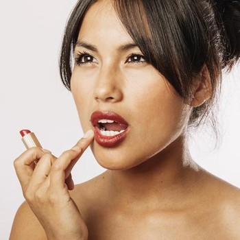 Viral di TikTok Soal Harus Memilih Lipstik Food Grade, Ini Penjelasan dr. Ayman Alatas