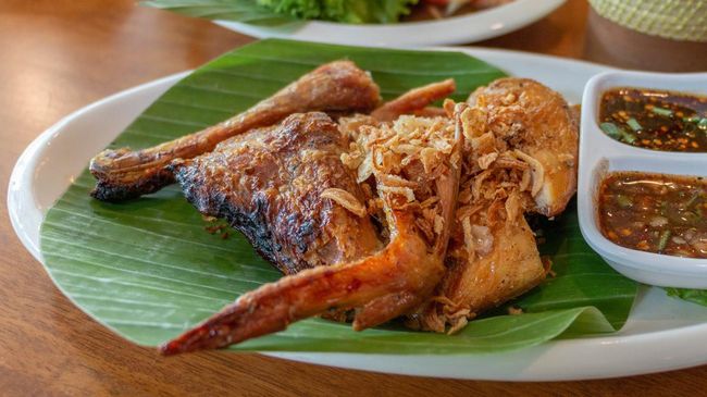 Ayam bakar kalasan merupakan salah satu hidangan khas Indonesia yang banyak disukai. Simak cara bikin ayam bakar kalasan yang lezat!