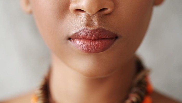 Anti Bikin 'Pucat', Simak 4 Tips untuk Pilih Lipstik Nude yang Sesuai untuk Kulit Sawo Matang! Anti Bikin 'Pucat', Simak 4 Tips untuk Pilih Lipstik Nude yang Sesuai untuk Kulit Sawo Matang!