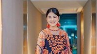 5 Potret Elegan Kahiyang Ayu di Acara Fashion Show, Dihadiri Juga oleh Erina