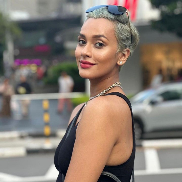 <p>Model Kimmy Jayanti dikenal dengan ciri khas rambutnya yang pendek bergaya pixie cut. Ia kerap mewarnainya dengan warana-warna terang yang membuatnya dinilai terlihat seks<em>i. "Madreee teteep hoot n cantiik mauu d apainn juga terlaluu paporiiit,</em>" kata akun @aniezaapri**** (Foto: Instagram @kimmyjayanti)</p>