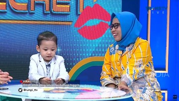 ANAK DIAJARI DUA BAHASA