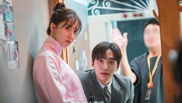 img-title Chemistry Gemas Yoona dan Lee Junho di Balik Layar Drama 'King the Land'