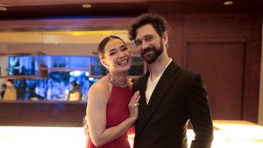 img-title Sosok Aktor Michael Wahr, Suami Adinia Wirasti dari Australia