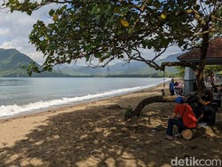 Pesona Wisata Legendaris Pantai Prigi Trenggalek, Yuk Healing di Sini!