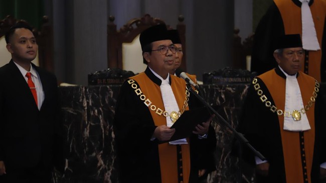 Ketua Mahkamah Agung (MA), Muhammad Syarifuddin mengaku tak bisa mengomentari putusan pengadil nan mengubah syarat usia calon kepala daerah.