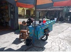 Tega! Motor dan Gerobak Penjual Es Cincau di Klaten Dimaling