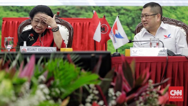 Ketua Umum PDIP Megawati Soekarnoputri meminta publik menunggu lantaran PDIP masih mengkaji nama-nama potensial yang masuk bursa cawapres Ganjar.