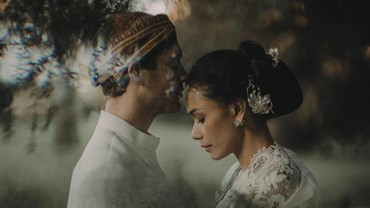 img-title Terpopuler: Dian Sastro-Nicholas Saputra Dikira Nikah vs Sosok Suami Adinia Wirasti