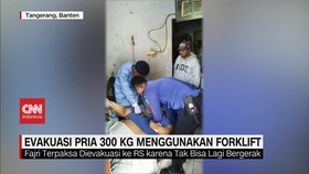 VIDEO: Pria Obesitas 300 kg Dievakuasi Pakai Mobil Forklip