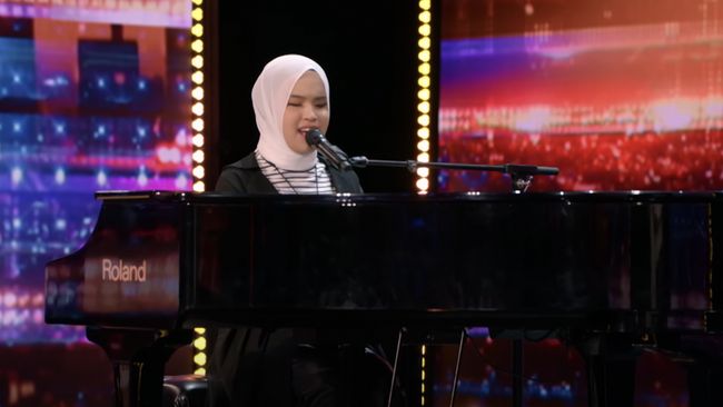 Ayah Putri Ariani mengisahkan perbincangan dirinya dengan Simon Cowell saat menghampiri mereka di atas panggung America's Got Talent.