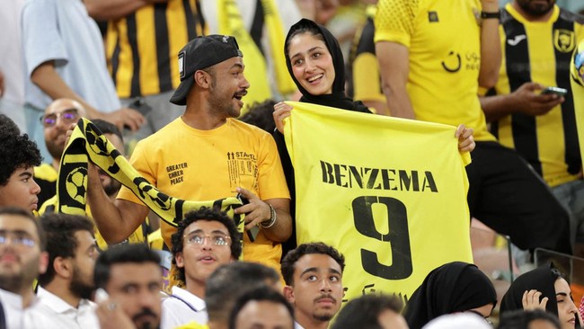 Al Ittihad berhasil memetik kemenangan dramatis di Liga Champions Asia meski tak diperkuat pemain bintangnya, Karim Benzema.