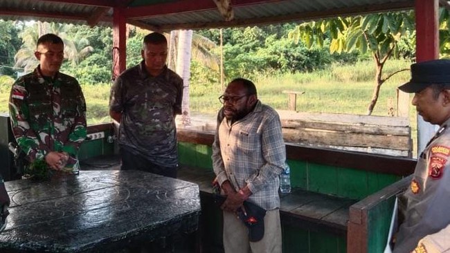 TNI menangkap tokoh Organisasi Papua Merdeka (OPM) Yusak Pakage. Dia diduga hendak menuju Papua Nugini.