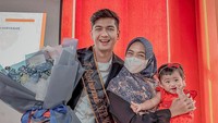 5 Potret Ria Ricis Dampingi Sidang Tesis Sang Suami Teuku Ryan, Lulus Cum Laude