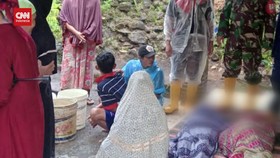 VIDEO: Pasutri Tewas Tertimbun Tanah Longsor Saat Tidur
