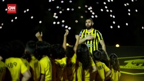 VIDEO: Momen Al Ittihad Perkenalkan Karim Benzema ke Suporter