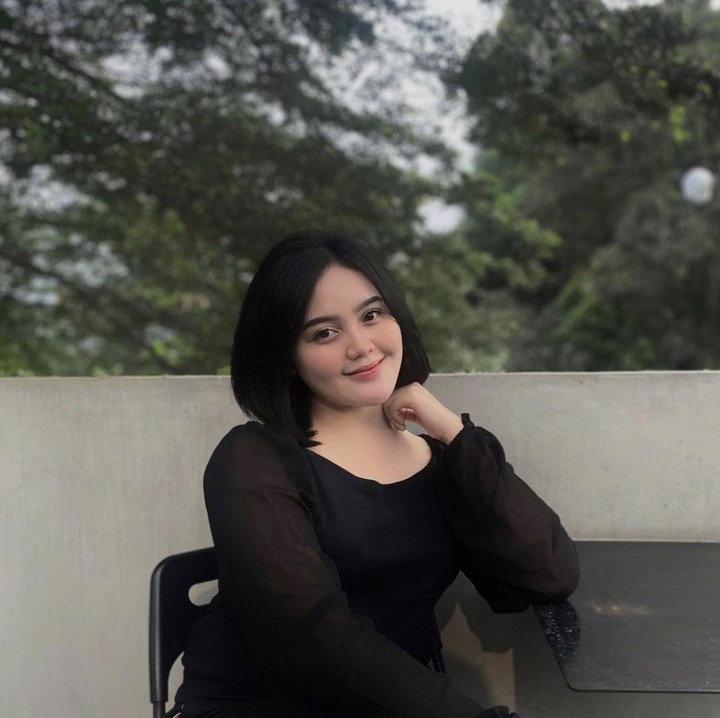 <p>Kini tumbuh dewasa, Tia Septiana menjelma menjadi wanita berparas jelita. Kecantikannya kerap menuai pujian. (Foto: Dok. Instagram/Tiktok @tsepallegra)</p>