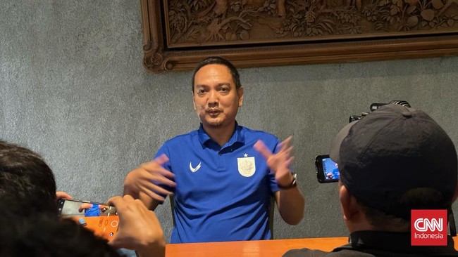 CEO Klub sepak bola PSIS Semarang A.S Sukawijaya alias Yoyok Sukawi mendaftarkan diri sebagai bakal calon Wali Kota Semarang dalam Pilkada 2024.