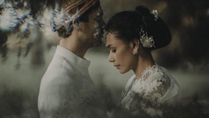 Busana Pengantin Adinia Wirasti, dari Acara Langkahan hingga Resepsi!