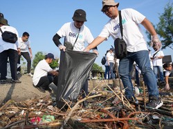 Aksi Bersih Pantai di Semarang, Pelindo Kumpulkan 1,7 Ton Sampah