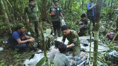 Ibu dari empat anak yang selamat dari kecelakaan pesawat mengaku sang ibu sempat bertahan hidup empat hari.