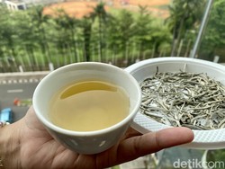 Nikmat! Menyeruput Teh Indonesia Ditemani Kue Lapis hingga Dodol Garut