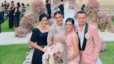 img-title Ada Nicholas Saputra, 6 Potret Geng AADC Hadiri Pernikahan Adinia Wirasti