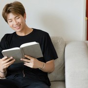 5 Rekomendasi Buku yang Dibaca Idol-Kpop, Beauties Sudah Baca Juga?