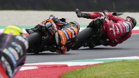Binder Nangis Usai Lindas Kaki Bagnaia di MotoGP Catalunya