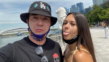 Celine Evangelista Dampingi Anak Terima Penghargaan, Stefan William Asyik Pacaran