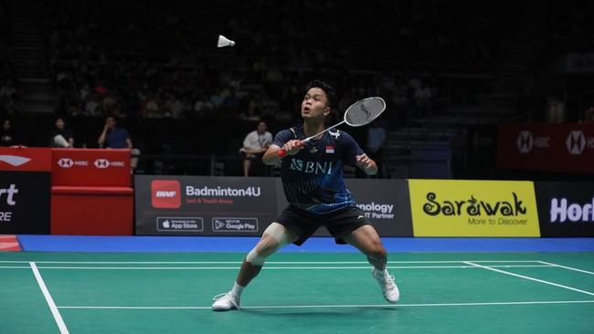 Pelatih tunggal putra pelatnas PBSI Irwansyah menjelaskan kondisi Anthony Sinisuka Ginting yang tersisih di babak kedua China Masters 2023.