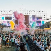 6 Festival Unik di Dunia, Ada Festival Musik dalam Air!